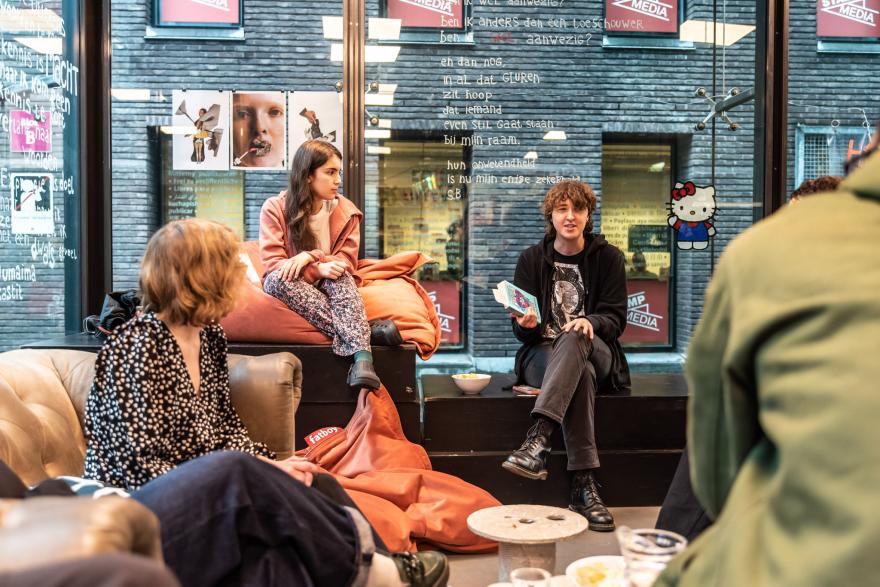 jongerenleesgroep in de Kubus