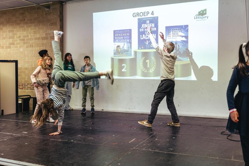 de winnaars van groep 4 op het Leesjury-feest in Ichtegem