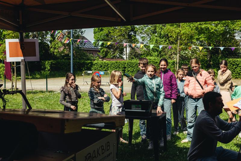 buiten spelen op het Leesjury-feest in Ichtegem