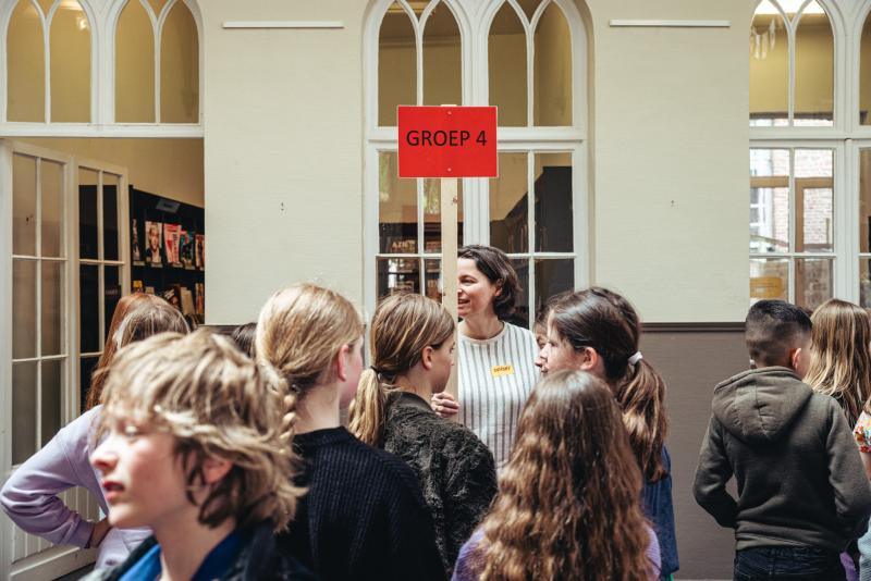 groepen verzamelen op het Leesjury-feest in Lier