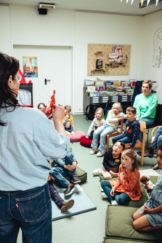 auteur Gerda Dendooven geeft een lezing