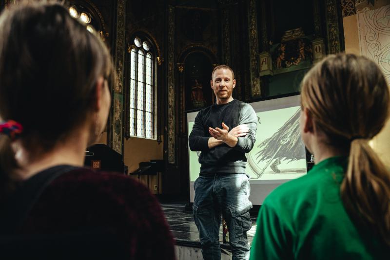 auteur Tom Thys geeft een lezing 