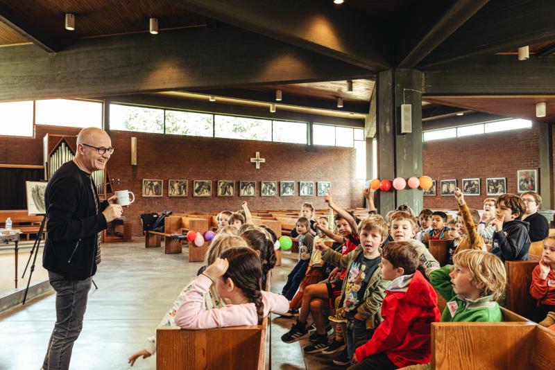 auteurslezing van Jan de Kinder op het Leesjury-feest in Holsbeek