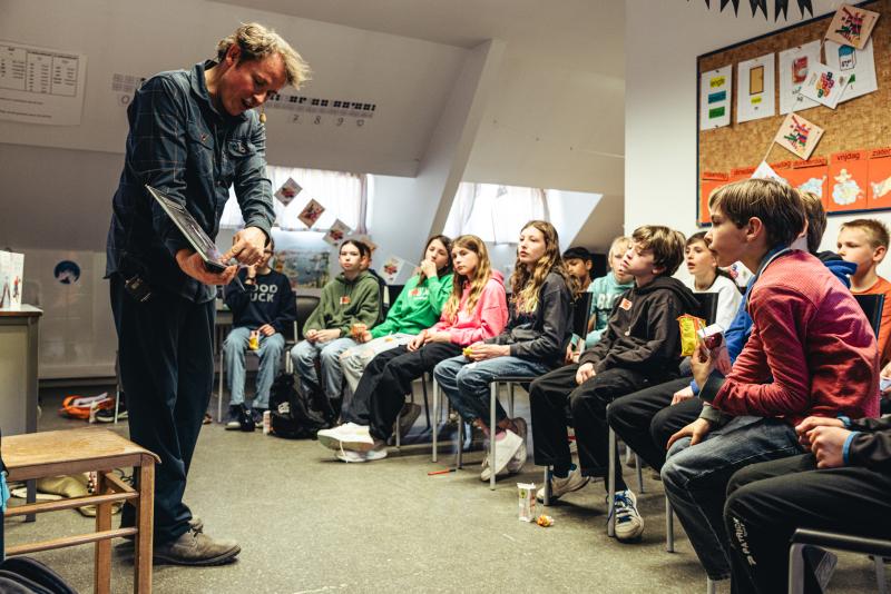 auteurslezing van Jef Aerts op het Leesjury-feest in Holsbeek