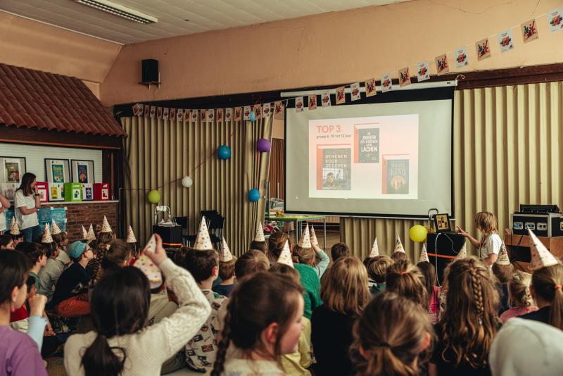 de bekendmaking van de winnaars op het Leesjury-feest in Holsbeek