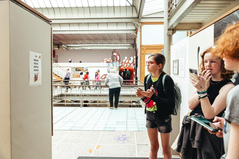 juryleden onder elkaar tijdens het Leesjury-feest