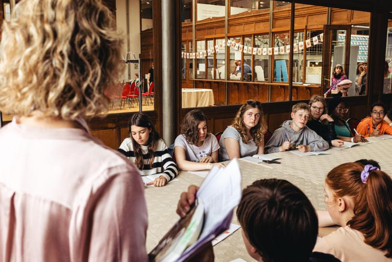 een workshop tijdens het Leesjury-feest