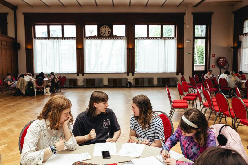 een workshop tijdens het Leesjury-feest