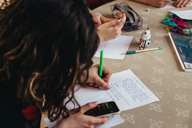 een workshop tijdens het Leesjury-feest