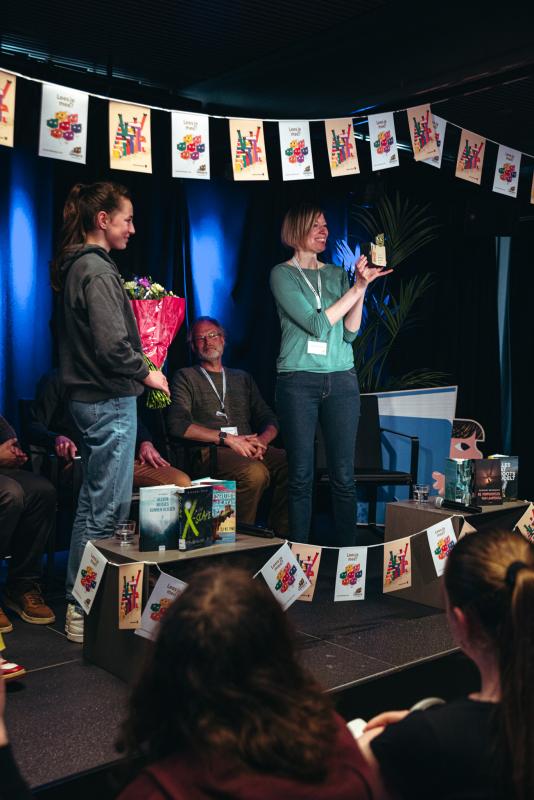 Reine De Pelseneer krijgt de trofee op het slotfeest