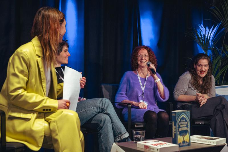panelgesprek met auteurs op het slotfeest