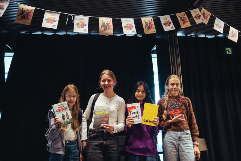 jongeren op het slotfeest
