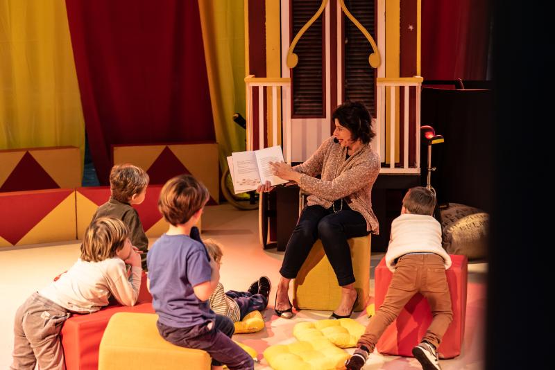 voorlezen in het Voorleescircus op Boektopia