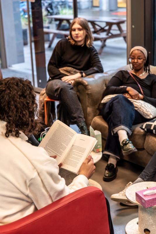 jongerenleesgroep in de Kubus