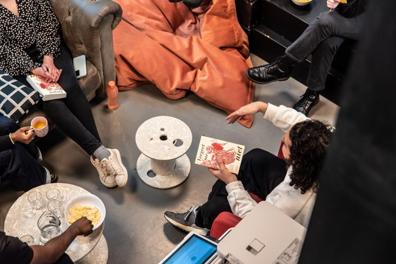 jongerenleesgroep in de Kubus