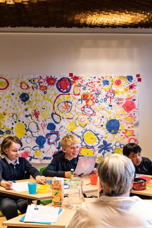 groep 4 in de bib van Sint-Pieters-Woluwe