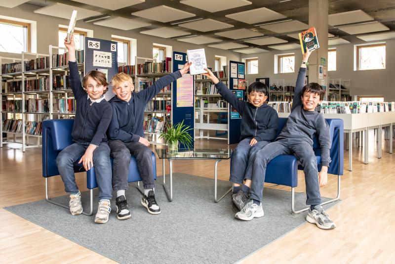 groep 4 in de bib van Sint-Pieters-Woluwe