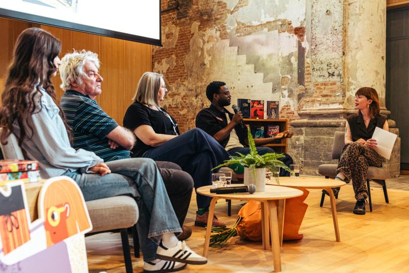 podiumgesprek met auteurs van groep 5