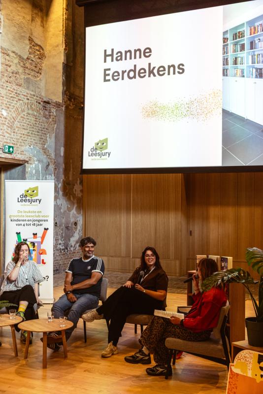 podiumgesprek met auteurs van groep 6 en 7