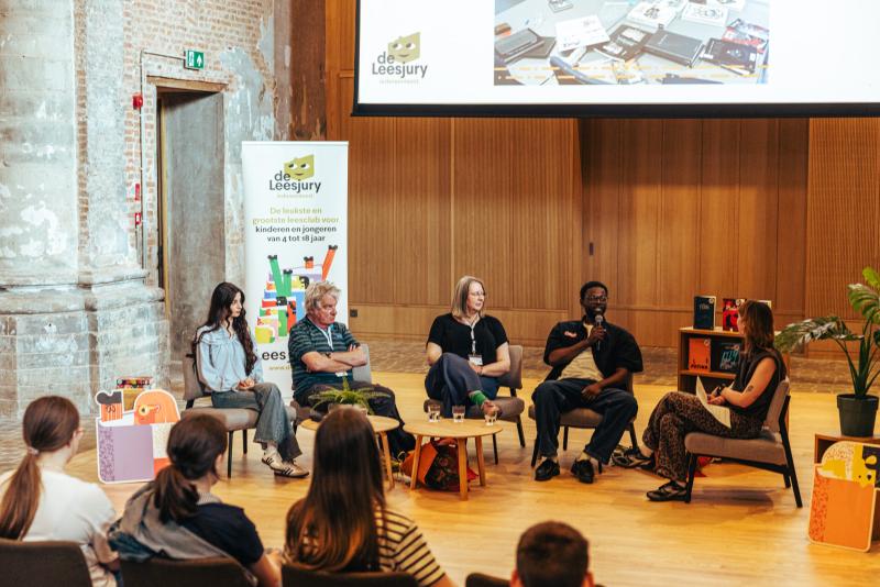 podiumgesprek met auteurs van groep 5