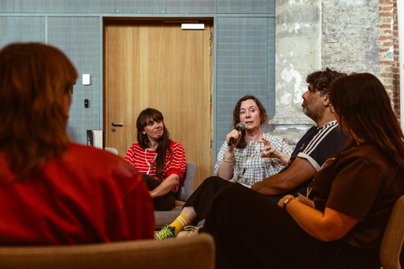 podiumgesprek met auteurs van groep 6 en 7