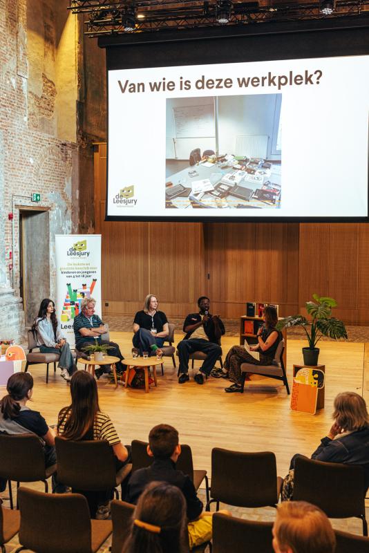 podiumgesprek met auteurs van groep 5
